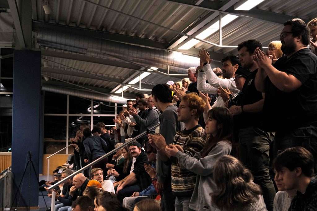 Volleyball Fans der Donau Volleys Regensburg beim Heimspiel