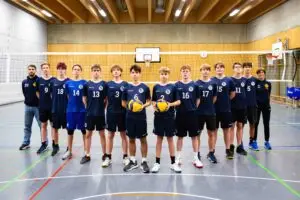 Ein Team der männlichen Jugend der Donau Volleys Regensburg